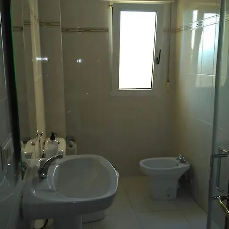 Piso Familiar Telefono Seis Cinco Cuarto Ocho Nueve Cinco Nueve Nueve Siete *
